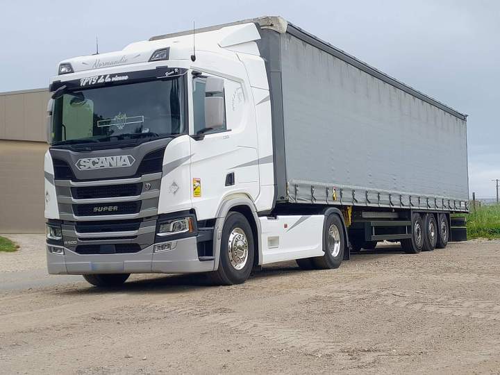 Camion disponible pour le transport de marchandises Seine-Maritime