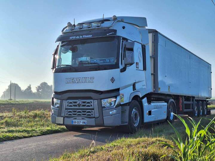 Véhicule de transport de marchandises lourdes Seine-Maritime